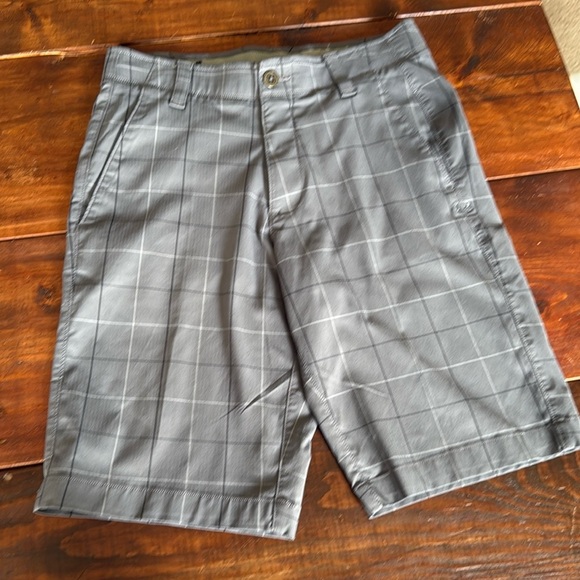 Under Armour Checkered Heat Gear Golf Shorts Size 30 - Picture 1 of 4